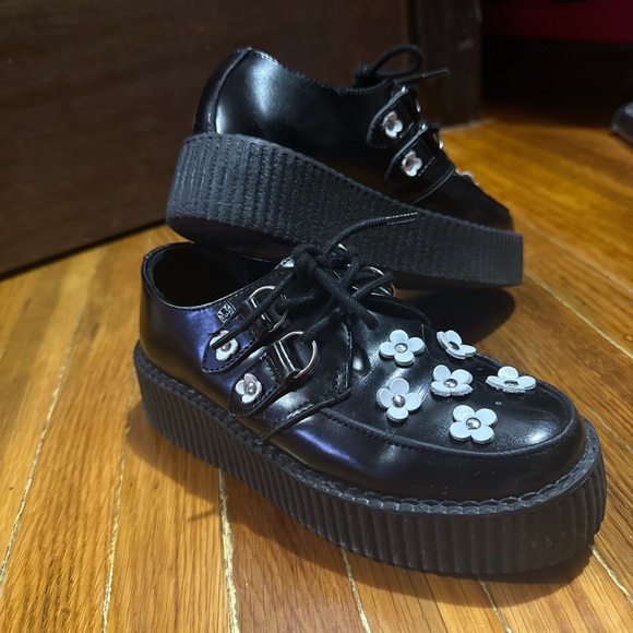 T.u.k Creepers with white daisies - Picture 2 of 3